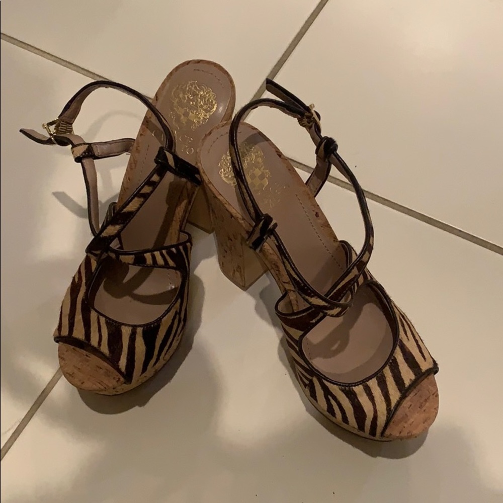 VINCE CAMUTO WOMAN ANIMAL PRINT PLATFORM SANDALS